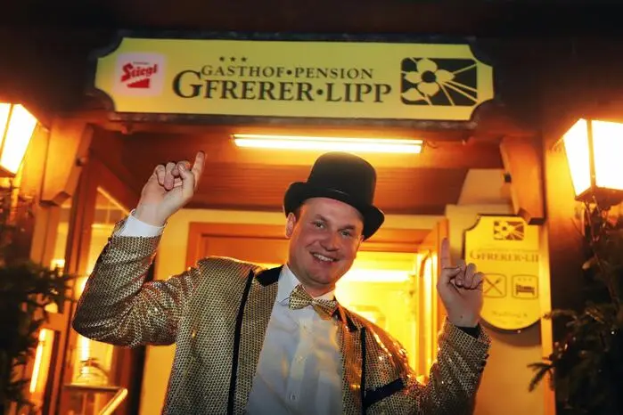 Johannes „Joschi“ Auernig von „Die jungen Wernberger“ war als Zirkusdirektor am Maskenball.
