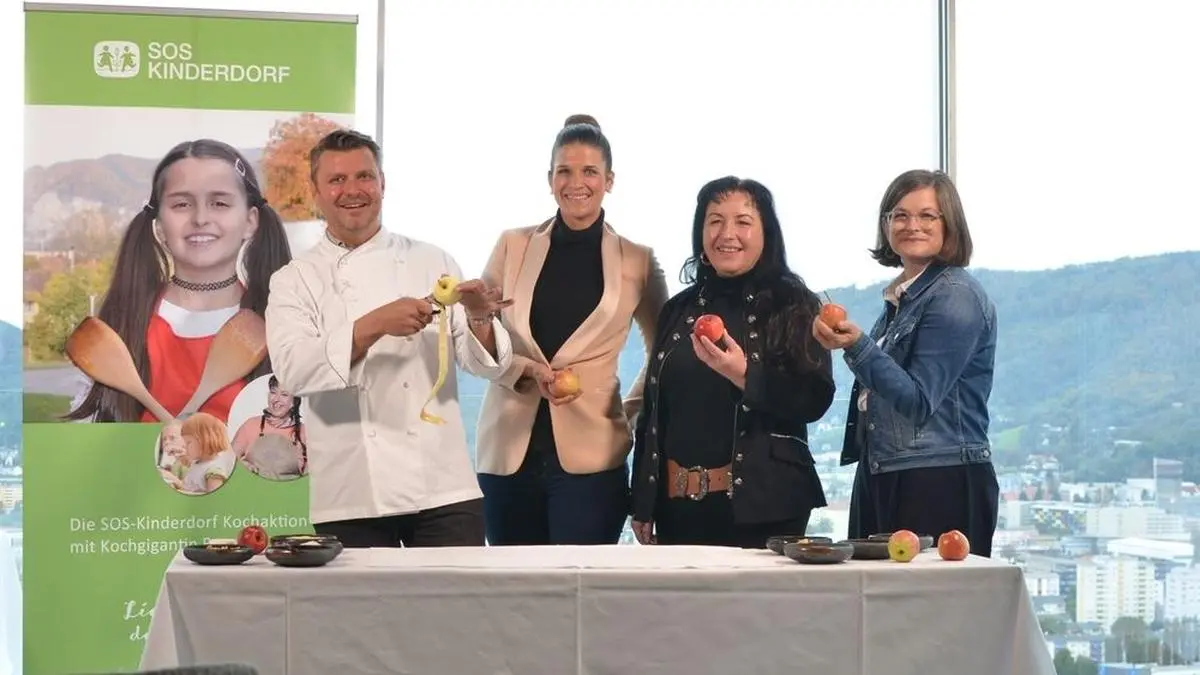 Christian Widakovich, Lisa Wieland, Renate Zierler und Heidi Fuchs im Restaurant Schlossberg