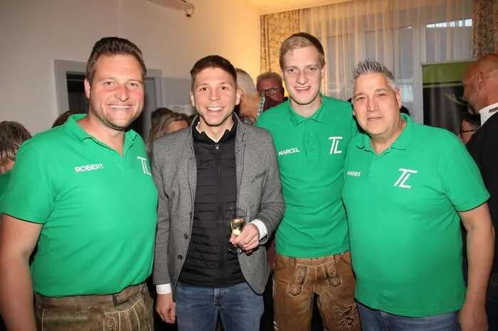 Die Premiere ließen sich unter anderen Bürgermeister Lukas Vogl (Krottendorf-Gaisfeld, Foto), Feuerwehrkommandant Alexander Gößler sowie Buchautor und Tierfotograf Siegfried Erker nicht entgehen. 