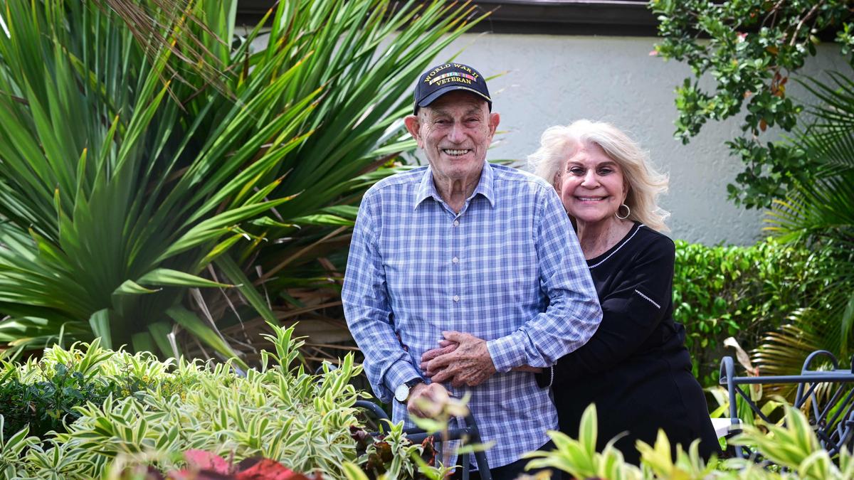 Weltkriegsveteran Harold Terens (100) und seine Braut Jeanne Swerlin (96) geben sich in der Normandie das Jawort – wenige Tage nach der Gedenkfeier 80 Jahre D-Day, an der Terens teilnimmt