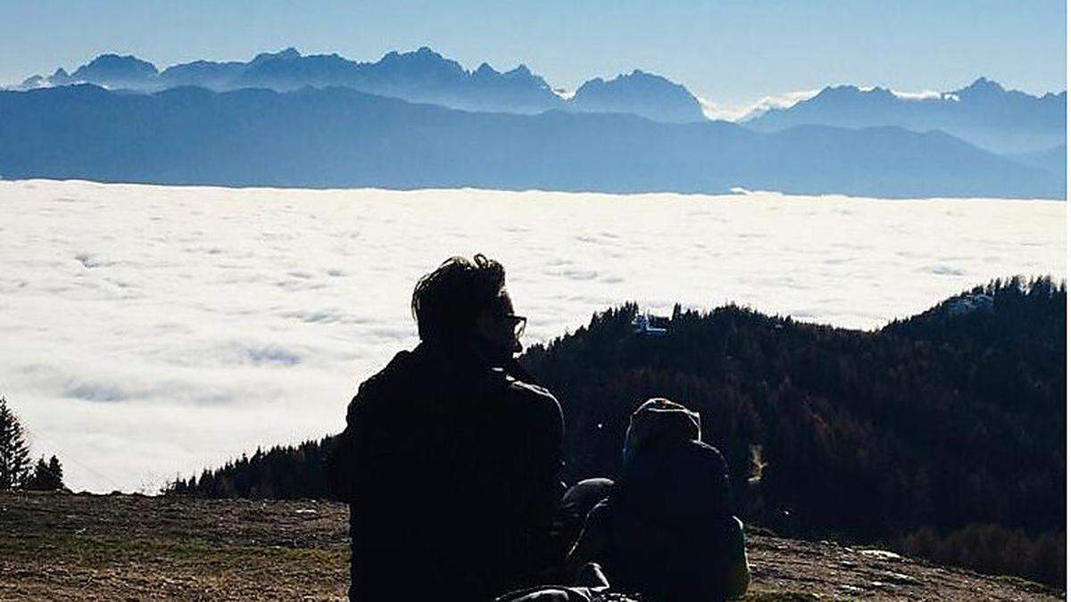 Blick von der Pöllingerhütte auf der Gerlitzen über das Nebelmeer bis zu den Karawanken und Julischen Alpen