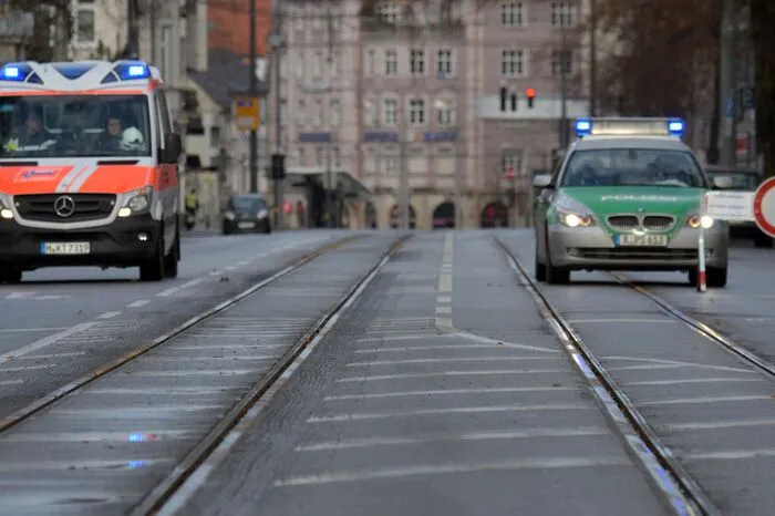 Erst gegen 15 Uhr war das Sperrgebiet von eineinhalb Kilometern rund um die Bombe vollständig geräumt. Kurz vor 19 Uhr konnten die Bewohner wieder zurückkehren, die Entschärfung war erfolgreich.