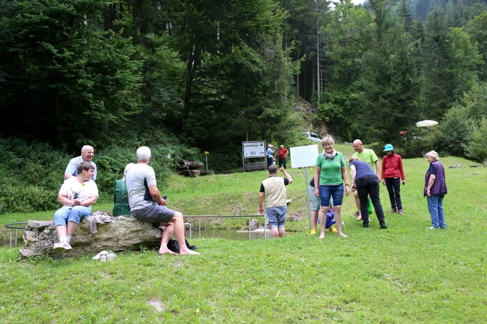 Die Marktgemeinde unter Bürgermeister Andreas Grabuschnig und Fremdenverkehrsvereinsobmann Ilmar Tessmann luden am Sonntag zur Sternwanderung zum Tissäckerbach. 