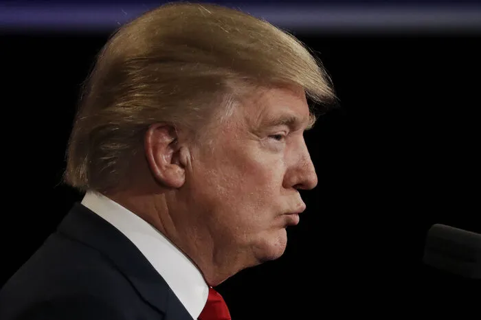 Trump nahm es mit den Fakten erneut nicht sehr genau. Er behauptete, die Offensive zur Rückeroberung der irakischen Stadt Mossul habe nur begonnen, weil Clinton sich um das Präsidentschaftsamt bewerbe. Das stimmt nicht. Die Operation wurde seit Monaten vorbereitet. Irakische Streitkräfte haben dabei die Führung.