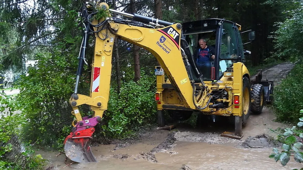 Große Maschinen sind in Gösselsdorf im Einsatz