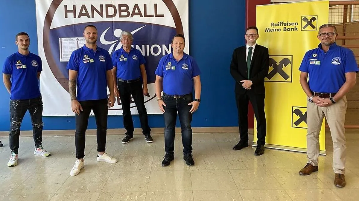 Kapitän Mathias Nikolic, Trainer Vytas Ziura, Vize-Präsident Roberto Pacnik, Präsident Alfred Leithold, Raika-Chef Matthias Zitzenbacher und Jugendtrainer Michael Rainer 