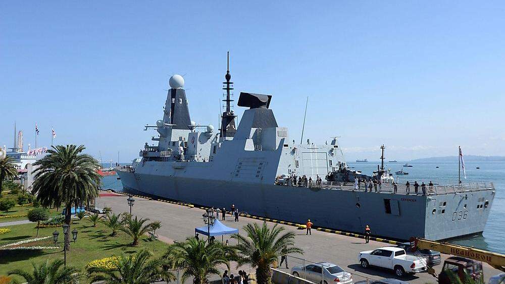 Das britische Kriegsschiff &quot;HMS Defender&quot; im georgischen Schwarzmeerhafen Batumi