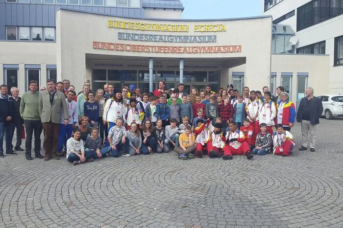 Einen Vormittag lang gab es mit Schülern des Bundesrealgymnasiums einen Austausch. Gemeinsam wurde gebastelt und trotz sprachlicher Barrieren, gab es einen herzliche Stimmung.