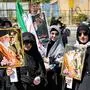 Trauernde Frauen während der andauernden Gebete im Rahmen der Trauerfeierlichkeiten für den verstorbenen obersten Führer des Iran, Ali Khamenei.