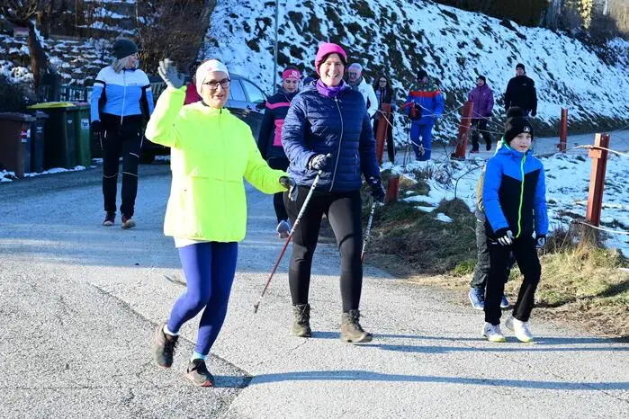 Für die Läufer und Walker ging es, ausgehend vom Sportzentrum, quer durch die Stadt zum Laingerhof, wo die obligate Jausenstation von Claudia und Peter Stangl mit delikaten Brötchen und kalten und heißen Getränken wartete.