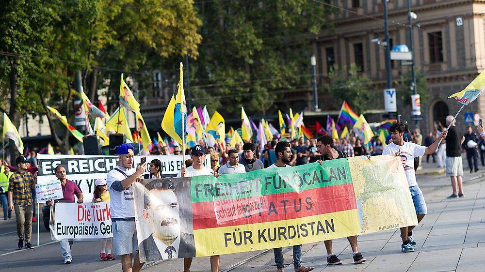 Archivbild: Pro-Kurden-Demo im vergangenen Sommer in Wien