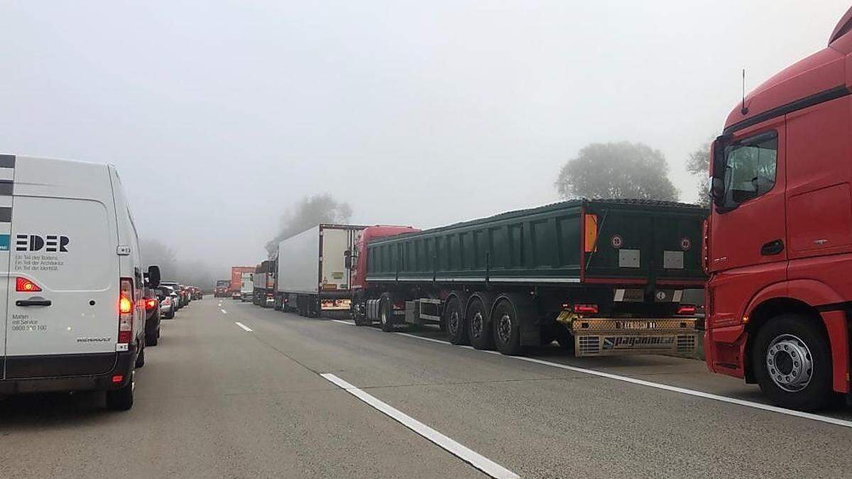 In der Früh staute es sich auf der A 10 bis zur Abfahrt Spittal Ost