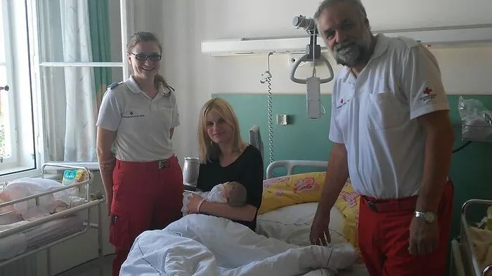 Herzlichen Glückwunsch! Hirn und Petritsch mit Mutter und Kind