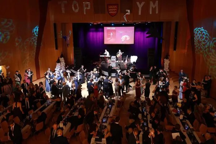 Das BG/BRG Knittelfeld feierte unter dem Motto „Top Gym – mit Überschall zur Matura“ 