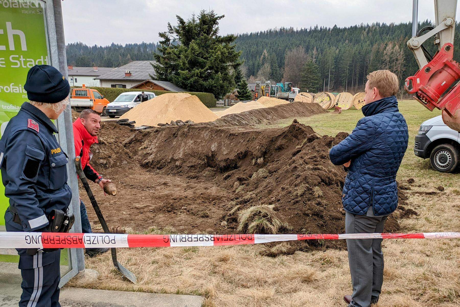 Straßensperre aufgehoben: Kriegsrelikte bei Grabungsarbeiten in Trofaiach entdeckt