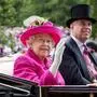 Queen Elizabeth II und Andrew, 2017 noch Prinz