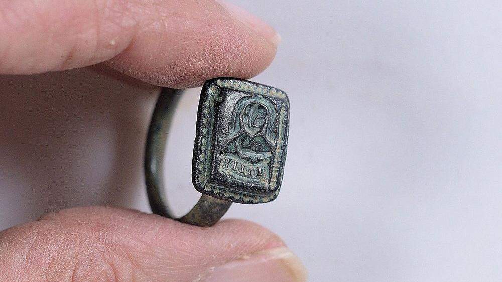 Der mittelalterliche Bronze-Ring