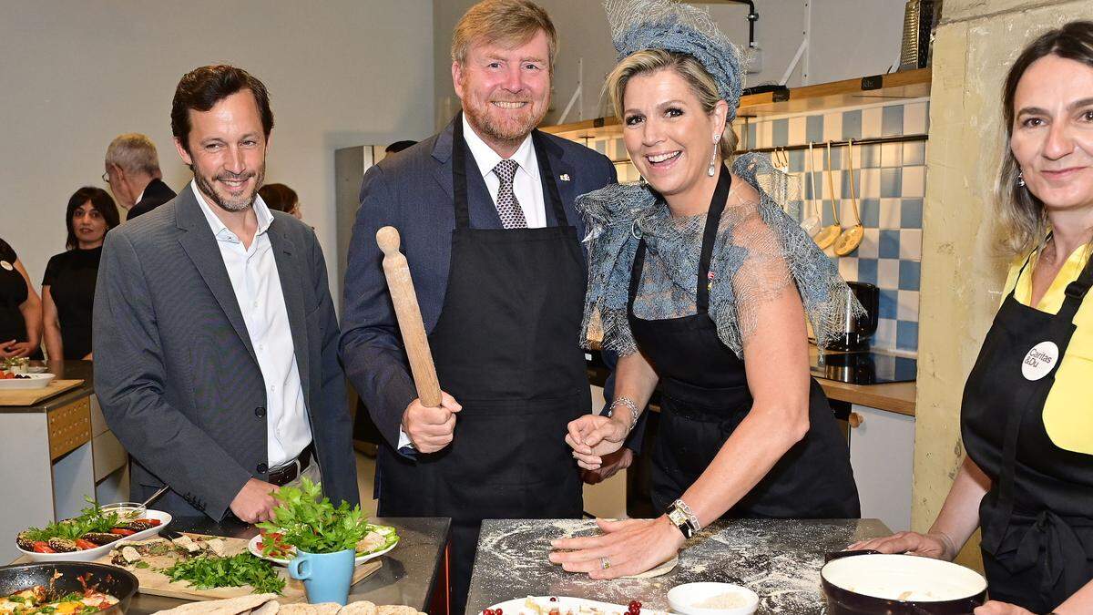 Caritas-Direktor Klaus Schwertner, König Willem-Alexander der Niederlande, Königin Maxima beim Besuch der Community Cooking Küche in Wien