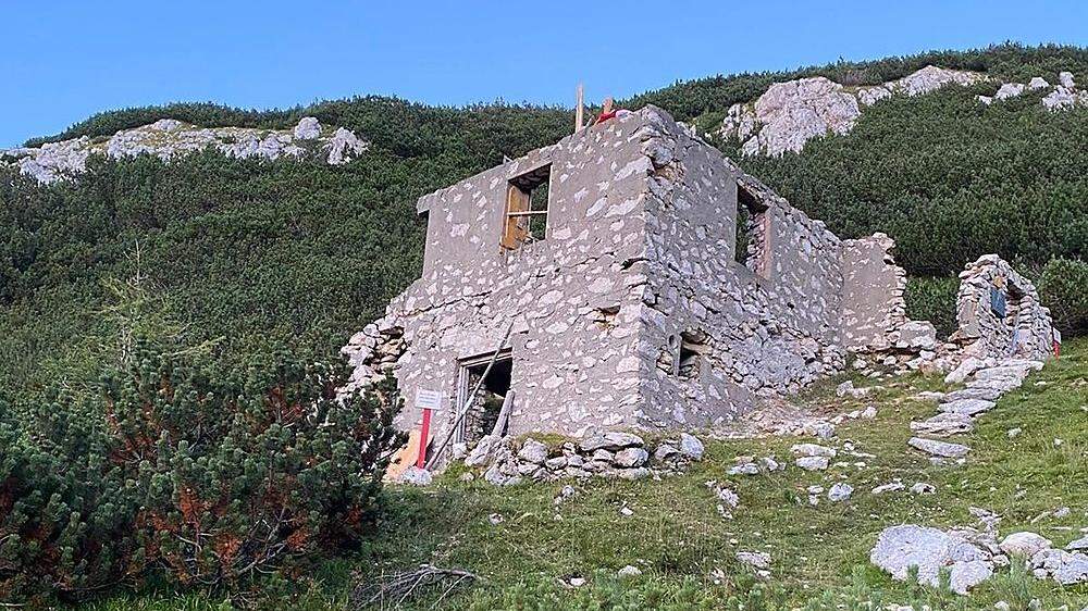 Die einsturzgefährdeten Überreste der Bleiburger Hütte wurden nun gesichert