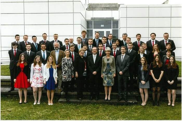 Die Klasse 10 CHIF