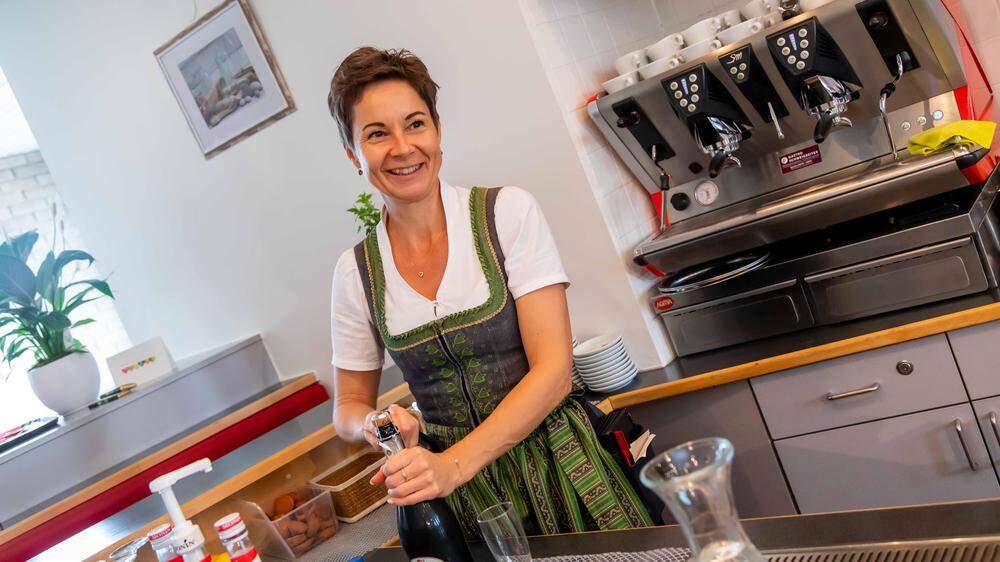 Marianne Pulvermacher in ihrem Cafe Zeitgeist in der Primoschgasse