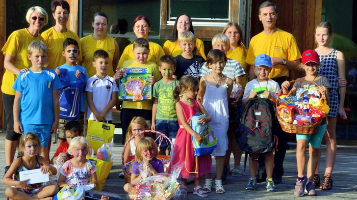 Kinderfreunde-Ortsvorsitzende Karina Himmler und ihr Team sorgten mit zahlreichen Spielestationen, einer Hüpfburg sowie tollen Preisen bei der Schlussverlosung für leuchtende Augen bei den vielen teilnehmenden Kindern.