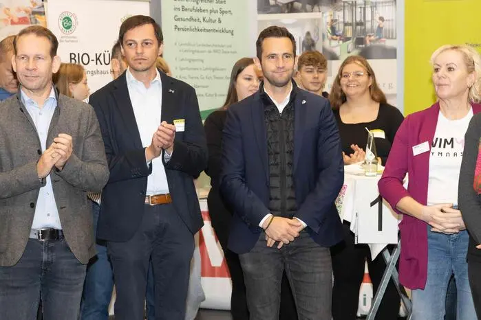 Unter den Ehrengästen ÖVP Klubobmann Lukas Schnitzer.
KLUBOBMANN
