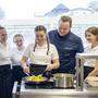 Die Schülerinnen der Fachschule Gröbming helfen beim Kochen