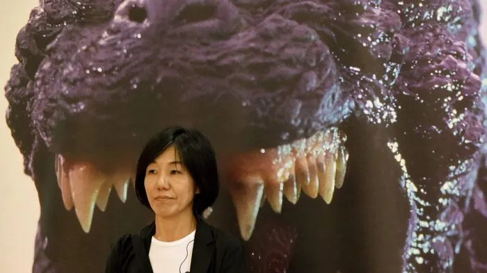 Lächeln, beißen, grunzen? Bei Godzilla weiß man ja nie so genau. Aber einem Nationalheiligtum verzeiht man ja bekanntlich alle negativen Eigenschaften - und ...