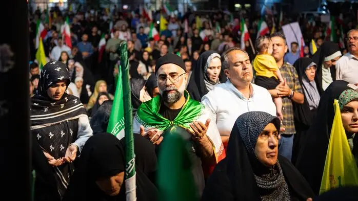 Demonstrationen in Teheran zur Unterstützung der Regierungsverhandlungen zur Beendigung des Krieges