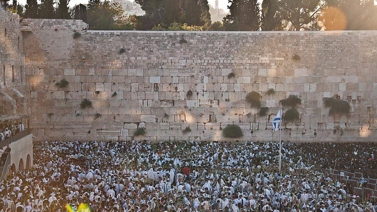 Die Westmauer des von den Römern zerstörten Jerusalemer Tempels ist der heiligste Ort im Judentum