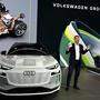 Audi-Chef Gernot Döllner mit dem elektrischen Q6 e-tron – aufgebaut auf einer neuen E-Plattform mit Reichweiten um 600 Kilometer