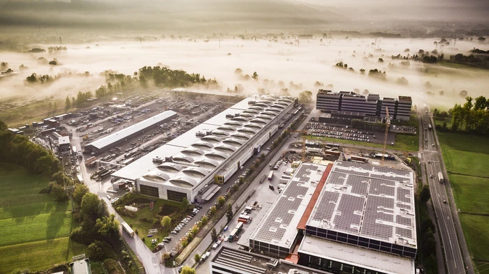 Es werden zusätzliche Kapazitäten für die Produktion von Seilbahnkomponenten und Raum für rund 850 Arbeitsplätze geschaffen