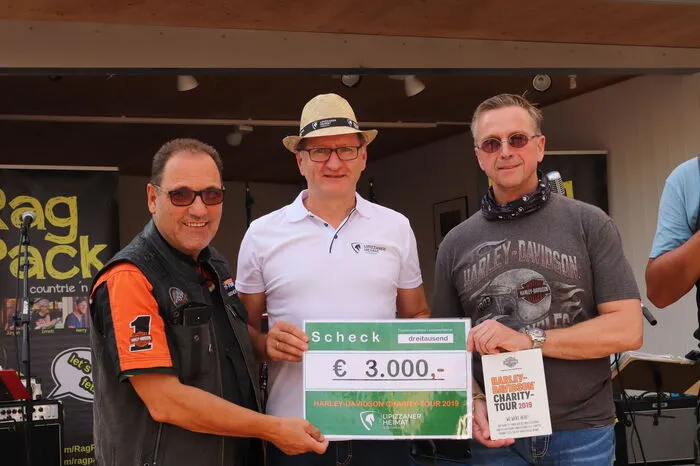 Schon zum zweiten Mal war die Lipizzanerstadt Köflach ein Etappenziel und so trafen sich am Feiertag etwa 300 Teilnehmer der diesjährigen Tour wieder in der Region und sammelten mit Sponsoren und Besuchern Spenden für die erkrankten Kinder. 