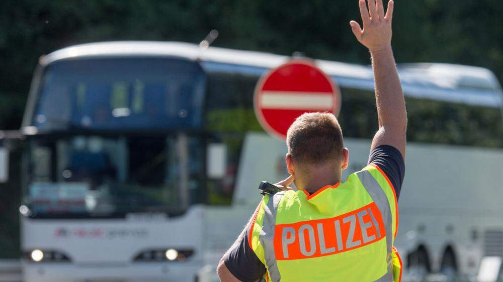 In einem der Busse kam es zu einem Tumult zwischen mehreren Flüchtlingen