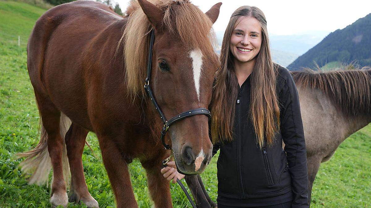 FH-Studentin Alina Aschbacher mit Hengst „Rósinkranz“: großes Ziel heuer erreicht