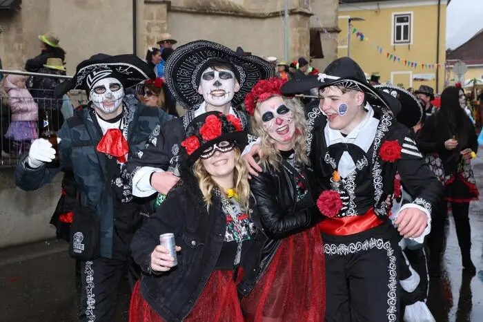 Der Faschingsdienstag wurde in Trofaiach auch zum „Dia de Muertos“, wo in Mexiko der Tod und das Leben gefeiert werden.