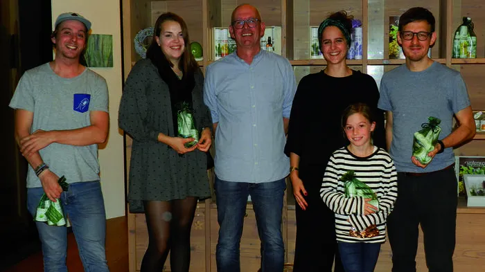 Der erste Poetry Slam im Vitalpinum: (v.l.) Bernhard Grüner, Ariana Schiener, Hausherr Michael Unterweger, Anna Lukasser-Weitlaner, Mona Tirala, Markus Wurzer