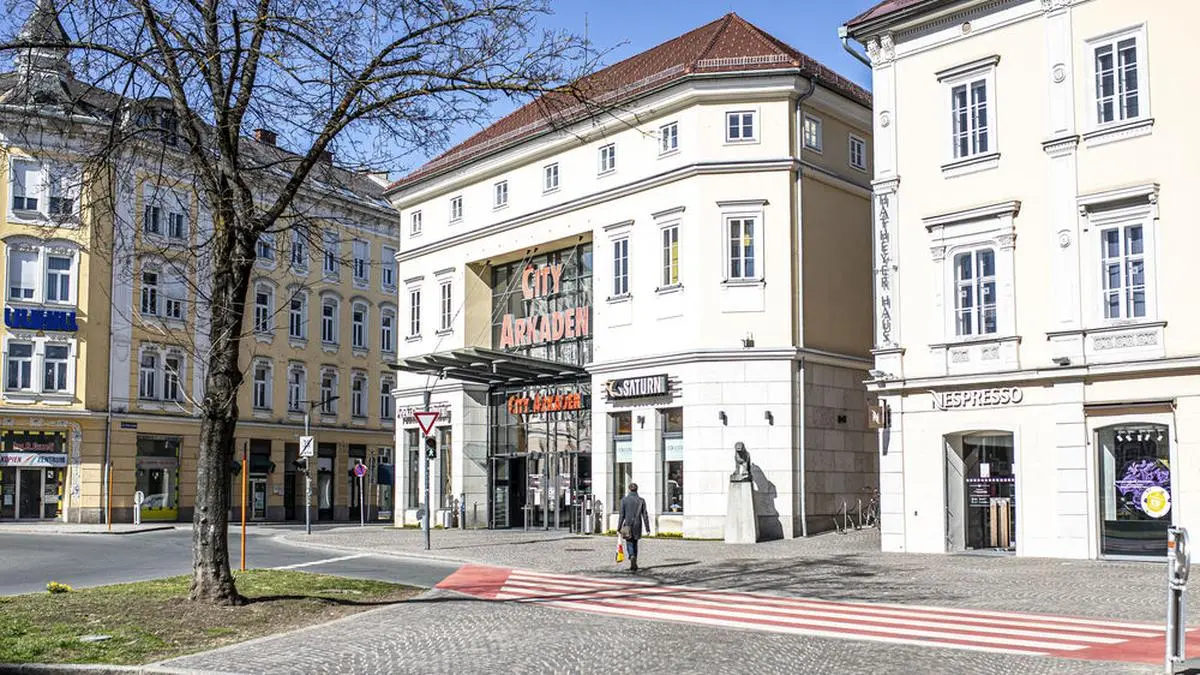 Großteils leere Straßen in Klagenfurt