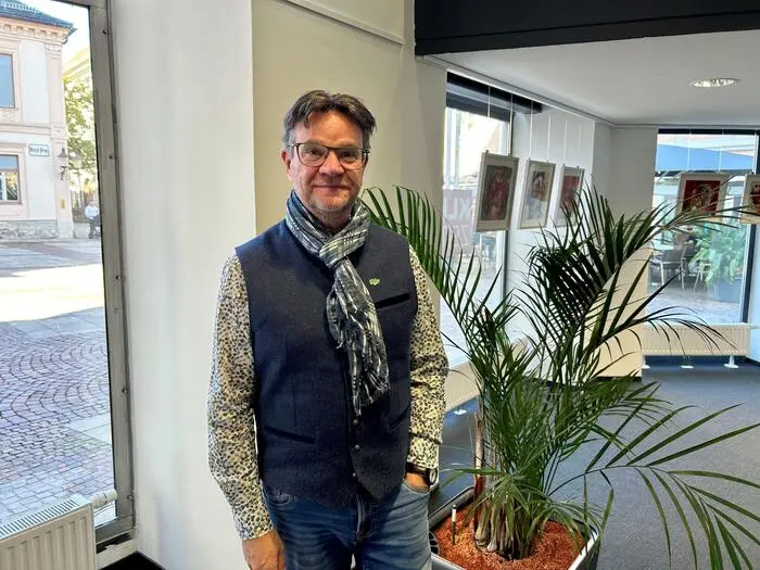 Karl Lenz war viele Jahre in der Abteilung Volkskultur beim ORF Radio Steiermark tätig, 2025 wechselte er zum Radiosender VM1, nun widmet er sich voll und ganz der Steirischen Roas