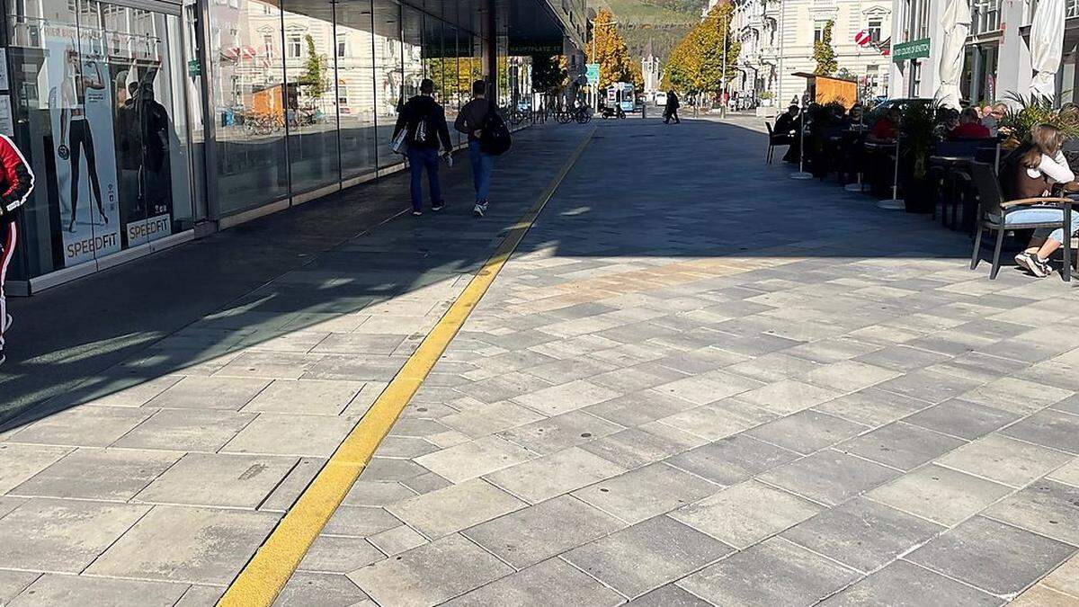 Das &quot;Eingangstor&quot; zum Hauptplatz im Bereich Fußgängerzone Franz Josef-Straße, wo es am Dienstag zum Radunfall gekommen ist