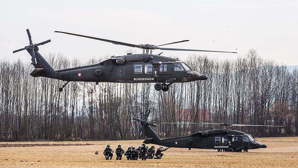 Bei der Übung kommen sechs Hubschrauber zum Einsatz 