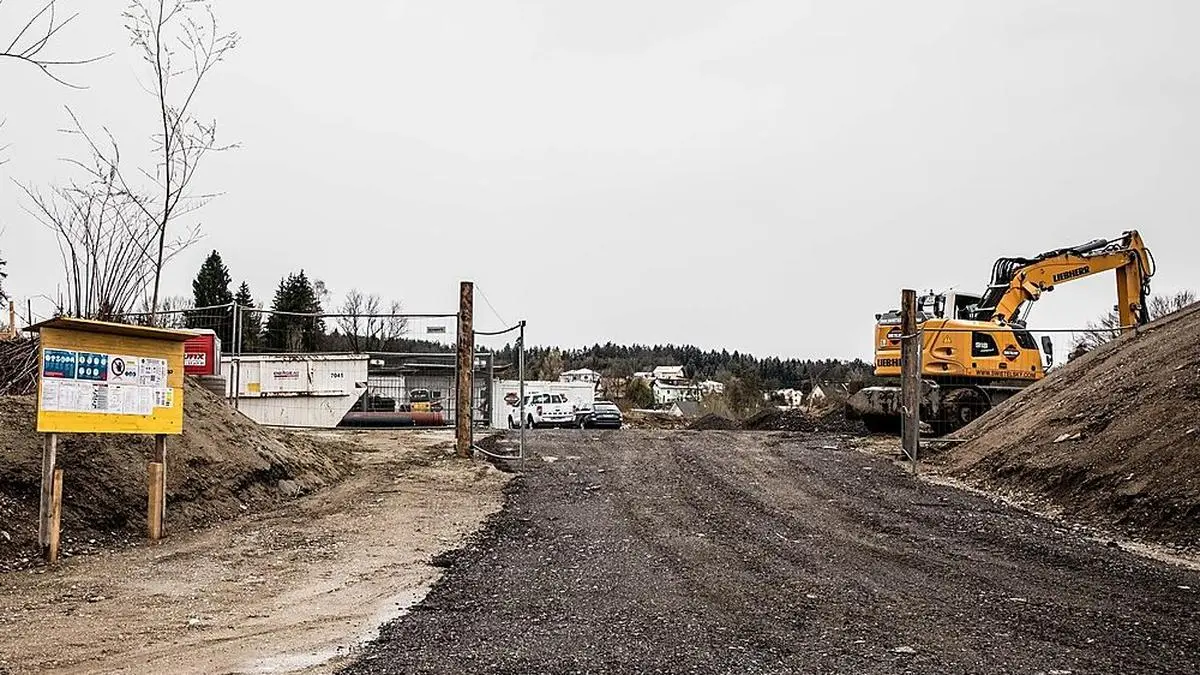In Lambichl haben die Bauarbeiten begonnen. Neben einer S-Bahn-Haltestelle wird eine Park and Ride-Anlage errichtet. 