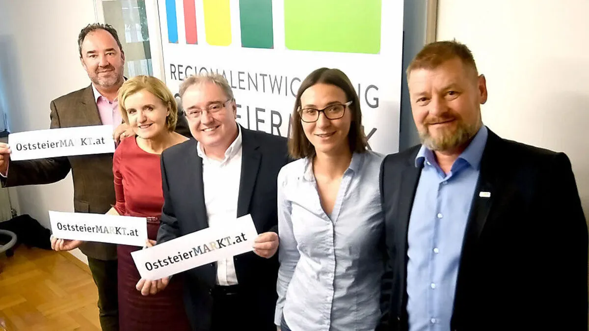 Axel Dobrowolny (Stadtmarketing Weiz), Grete Reichsthaler (Genuss ab Hof), Vinzenz Harrer (WKO), Monika Palczynska (Projektleiterin) und Horst Fidlschuster (Regionalentwicklung) präsentierten Oststeiermarkt.at 