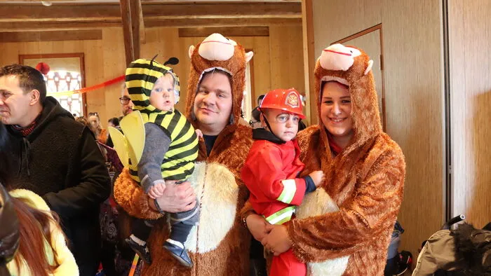 Nicht nur die Kinder, sondern ganze Familien kamen verkleidet zum Kinderfaschingsumzug in Maria Rojach.