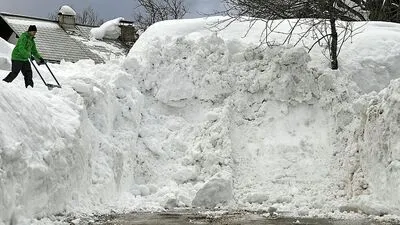 Ausnahmezustand in weiten Teilen Österreichs - im Bild: Schneetürme in Lackenhof am Ötscher in Niederösterreich