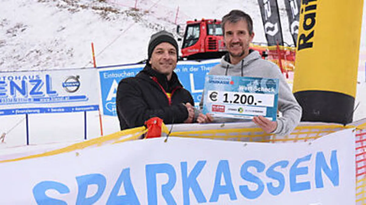 Fit zeigten sich die Teilnehmer des von Norbert Wastian (re.) veranstalteten Events „Laufen wir gemeinsam“, bei dem viele Kilometer abgespult und 1200 Euro gesammelt wurden. Den Scheck übernahm Kleine-Redakteur Klaus Höfler (li.)