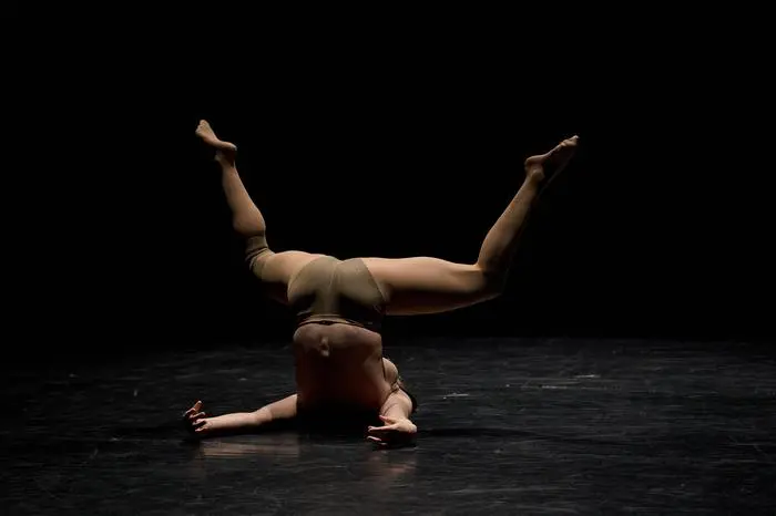 Tuulia Soininen berührt mit ihrer Performance tiefgreifend