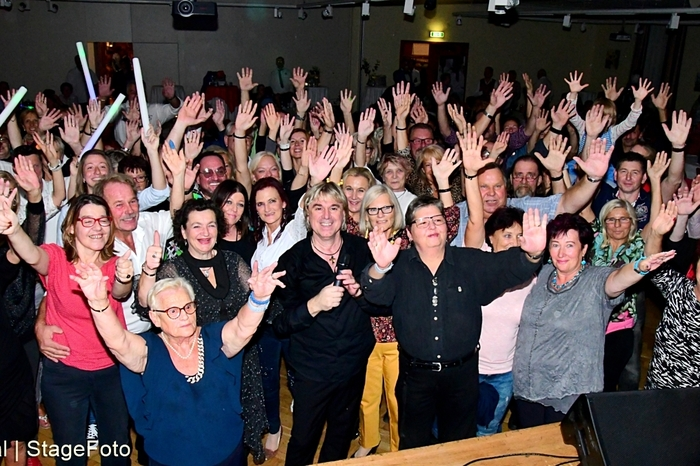 Mit zahlreichen Fans feierte der beliebte steirische Sänger im Feldkirchnerhof im Süden von Graz.