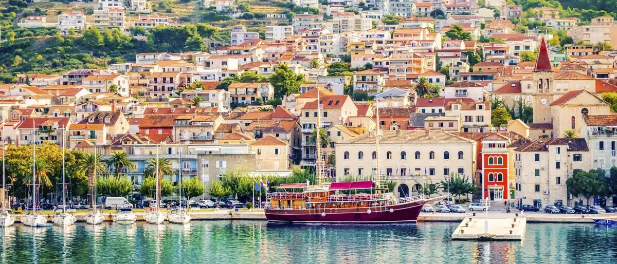 Im Hafen von Makarska stinkt es aktuell zum Himmel